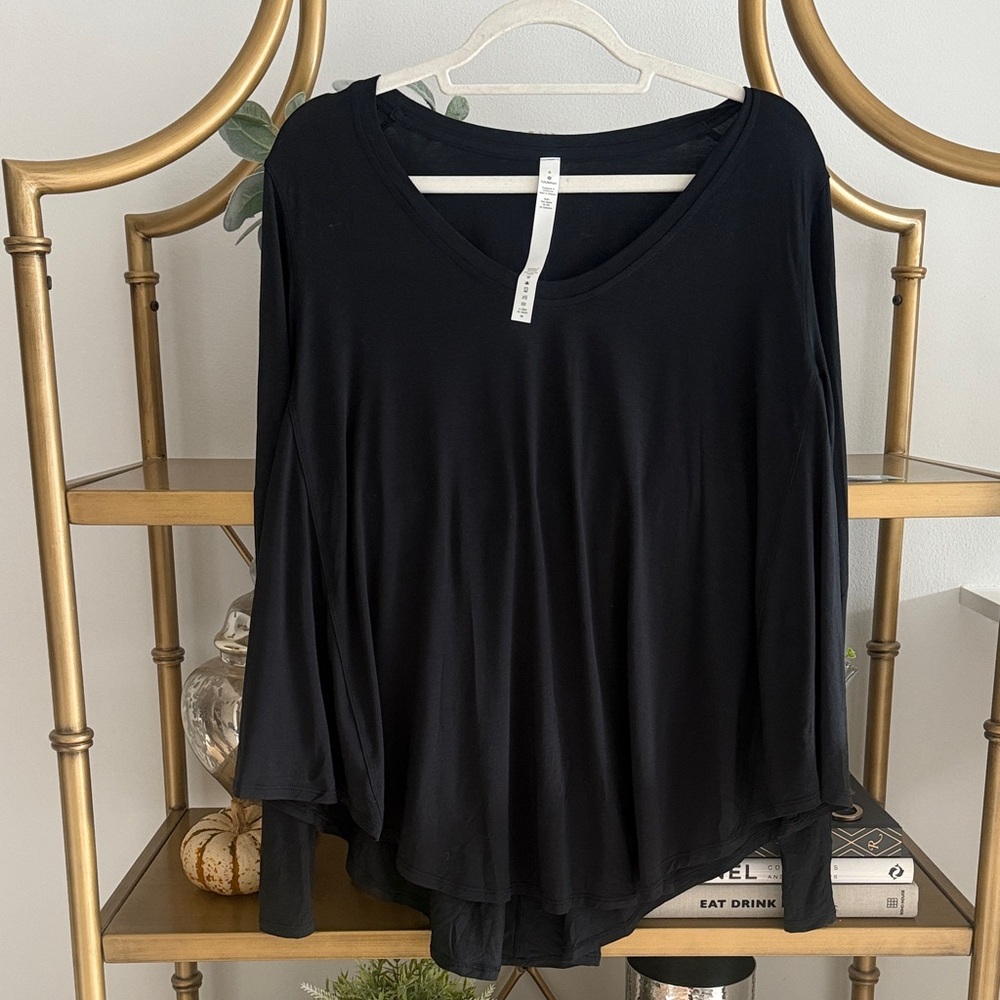 Lululemon black flowy top